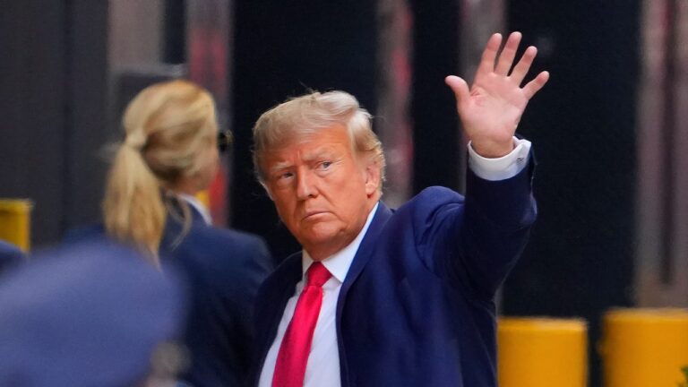 Trump fait appel de l&rsquo;ordre de bâillon dans le cadre des élections fédérales et exige d&rsquo;attaquer qui il veut