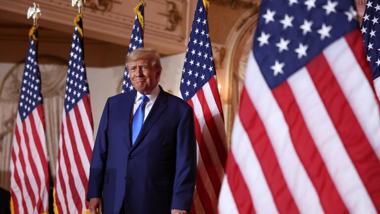 Trump revient au procès pour fraude à New York auquel il n&rsquo;est pas obligé d&rsquo;assister et se plaint que c&rsquo;est une perte de temps