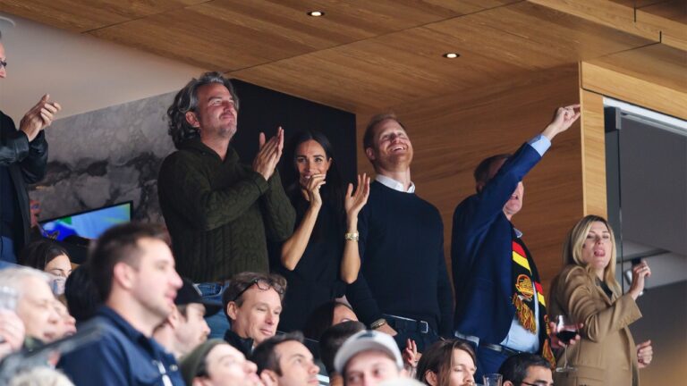 Le prince Harry et Meghan Markle font une apparition surprise lors d&rsquo;un match de la LNH