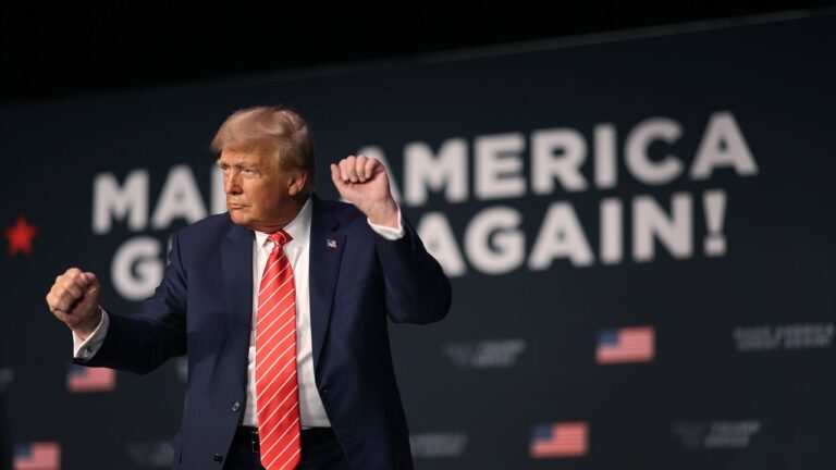 Trump répond à l&rsquo;ordre de bâillon en attaquant le juge qui l&rsquo;a imposé