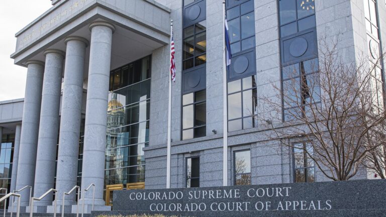 Le FBI et la police de Denver enquêtent sur les menaces contre les juges du Colorado à la suite de la décision électorale de Trump