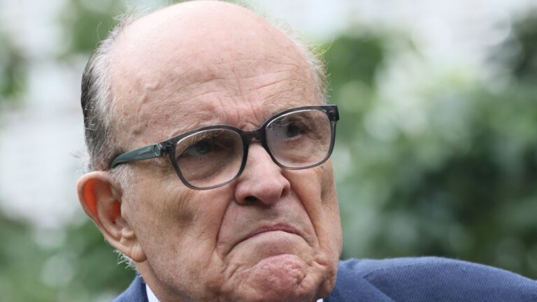 Rudy Giuliani dépose son bilan à la suite d&rsquo;un jugement pour diffamation de 148 millions de dollars