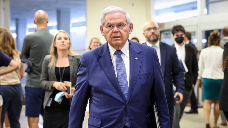 Bob Menendez prévient ses collègues du Congrès qu&rsquo;ils pourraient également être accusés de stratagème international de corruption