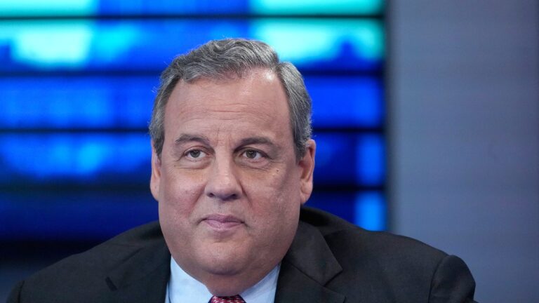 Chris Christie s&rsquo;excuse d&rsquo;avoir précédemment soutenu Trump, qui, selon lui, va « brûler l&rsquo;Amérique »