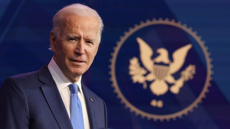 Dean Phillips et Marianne Williamson jettent Joe Biden dans une pièce remplie d&rsquo;enfants de 12 ans