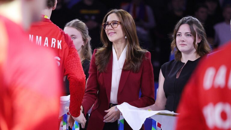 La reine Mary sort en Allemagne pour son premier engagement solo depuis la proclamation