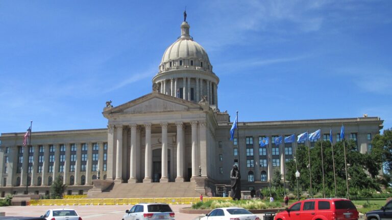 Le républicain de l&rsquo;Oklahoma s&rsquo;excuse à moitié pour le projet de loi raciste désignant comme terroristes uniquement les membres de gangs d&rsquo;origine hispanique