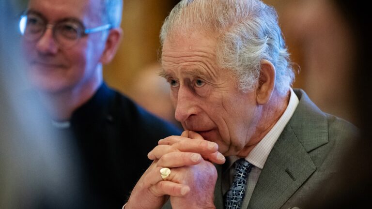 Le roi Charles va subir un traitement à l&rsquo;hôpital pour une hypertrophie de la prostate