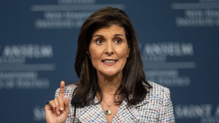 Nikki Haley fait suite aux remarques cringey sur la guerre civile en déclarant que les États-Unis n&rsquo;ont « jamais » été un pays raciste