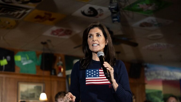 Sondage dans l&rsquo;Iowa : près de la moitié des électeurs de Nikki Haley préfèrent Biden à Trump