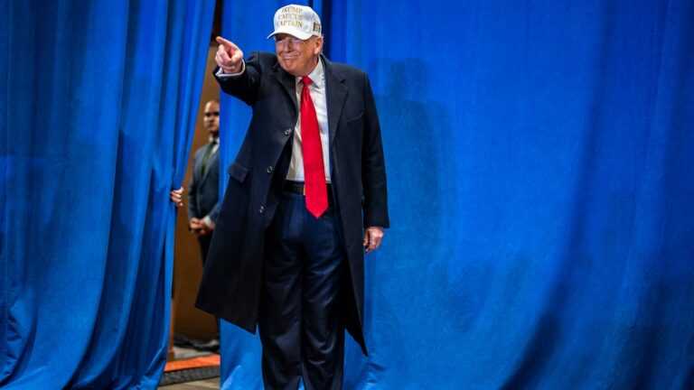Trump met en garde contre les « sales tours » et demande aux habitants de l’Iowa de sortir dans des conditions glaciales « même si vous votez et décédez ensuite »