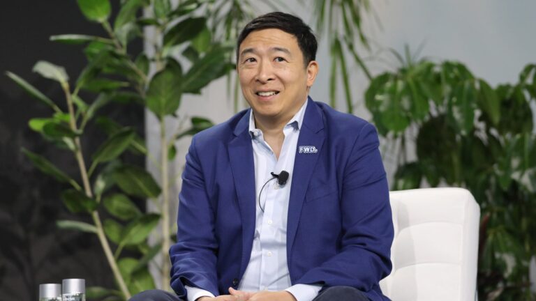 Andrew Yang n&rsquo;acceptera probablement pas l&rsquo;offre de vice-président de RFK Jr. : rapport