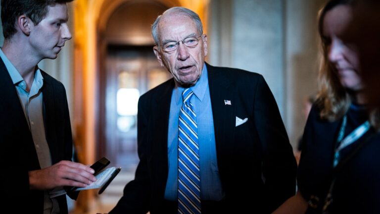 Chuck Grassley s&rsquo;oppose ouvertement au projet de loi fiscale parce qu&rsquo;il veut que Joe Biden perde
