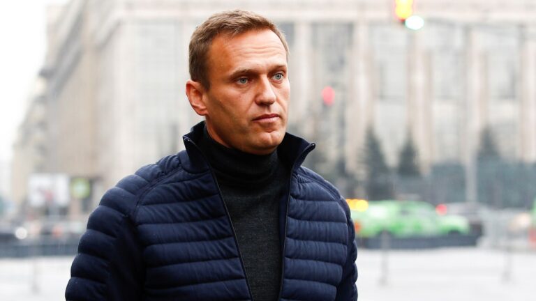 « La Russie est responsable » : Alexeï Navalny, le critique le plus féroce de Vladimir Poutine, déclaré mort dans une colonie pénitentiaire de l&rsquo;Arctique