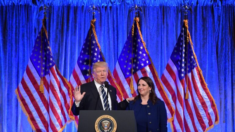 Le chef de cabinet du RNC déclare qu&rsquo;il démissionne après que Trump ait prévenu que des « changements » seraient apportés