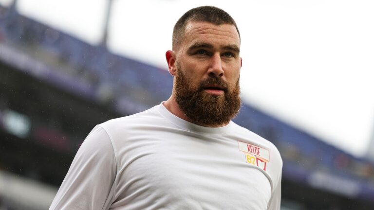 Pourquoi Travis Kelce n&rsquo;assistera pas aux Grammys 2024 avec Taylor Swift
