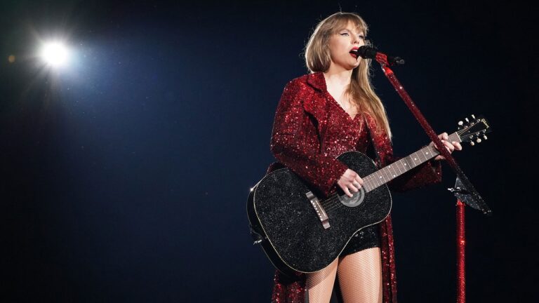 Taylor Swift est ici (Tokyo), là-bas (sortie d&rsquo;un album) et partout (le Super Bowl ?)
