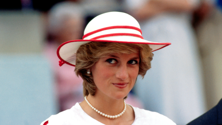 Charles Spencer partage une rare photo de la princesse Diana et de leur mère, Frances Shand Kydd