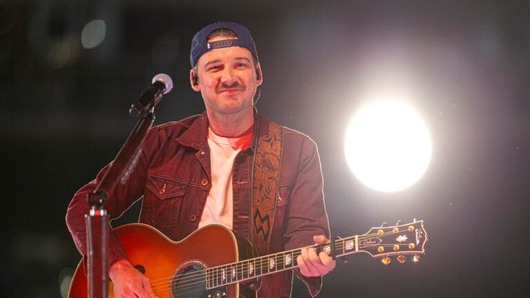 Morgan Wallen arrêté à Nashville pour avoir prétendument jeté une chaise du toit