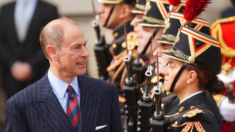 Le prince Edward et Sophie remplacent le roi Charles lors de la relève historique de la garde