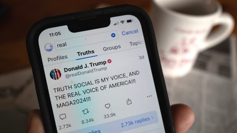 Trump poursuit les cofondateurs de Truth Social qui lui ont rapporté des milliards dans le procès le plus trompeur de tous les temps