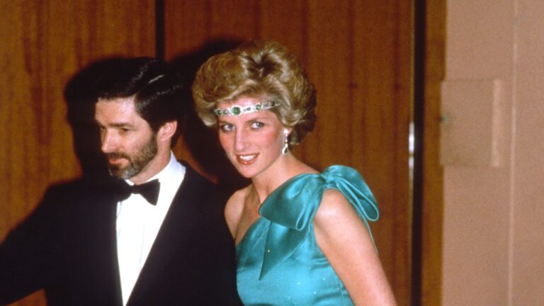 L'ancienne coiffeuse de la princesse Diana révèle la vraie raison pour laquelle elle a décidé de porter un collier comme bandeau
