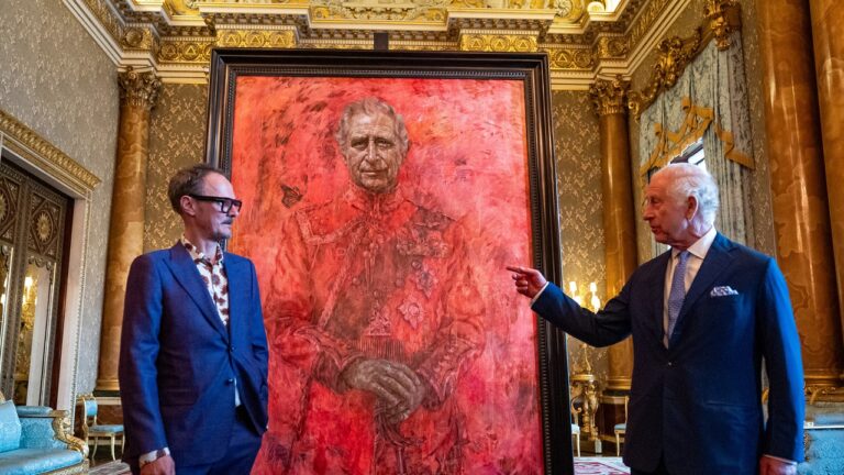 Le papillon sur le nouveau portrait du roi Charles était sa propre idée