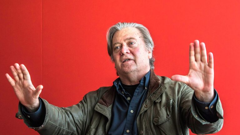 Bannon assure aux auditeurs du podcast que son émission continuera pendant son séjour en prison