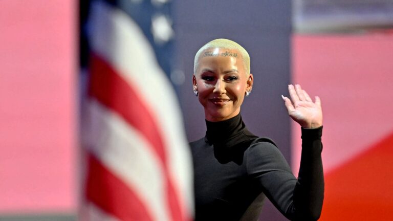 Amber Rose, qui a lancé la marche des salopes contre la culture du viol, est désormais une adepte à part entière du mouvement MAGA