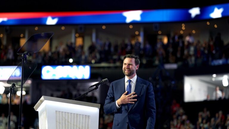 JD Vance, autrefois un fan inconditionnel de Never Trump, achève sa MAGAmorphose