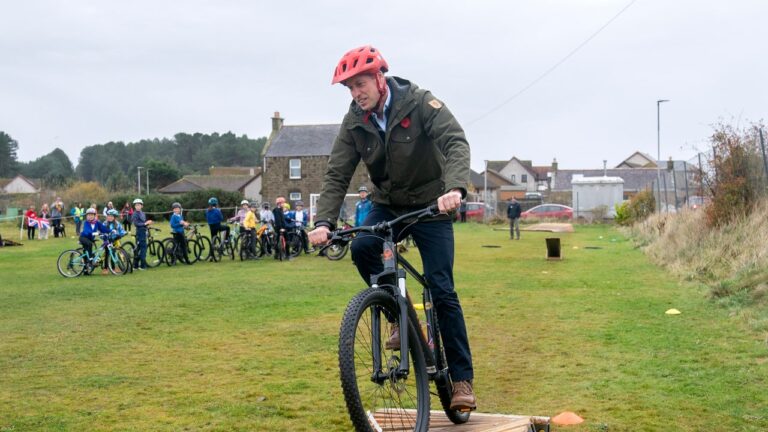Le prince William fait désormais partie de ces fans de scooter