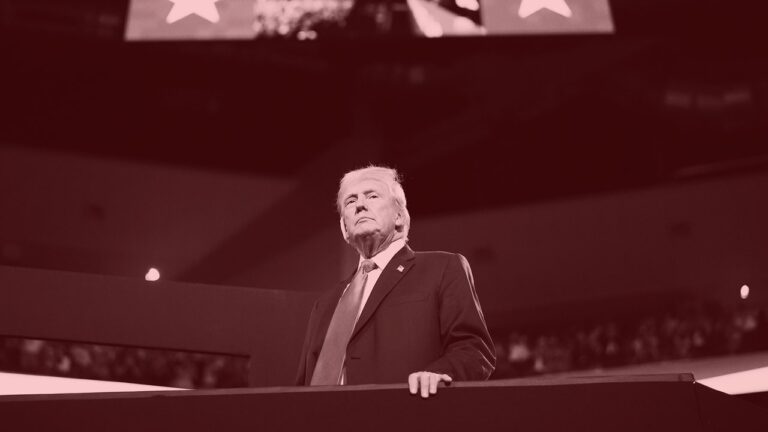 Pourquoi la droite chrétienne croit que Donald Trump est « oint par Dieu »