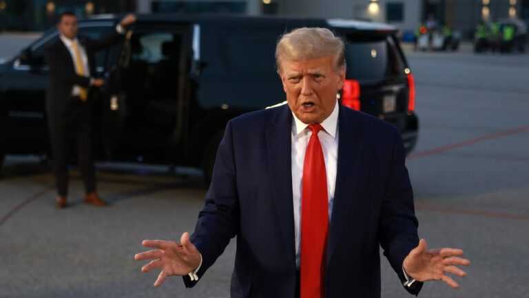 Donald Trump, que son propre colistier a comparé à Hitler, affirme que le choix de Tim Walz comme vice-président est « une insulte au peuple juif »