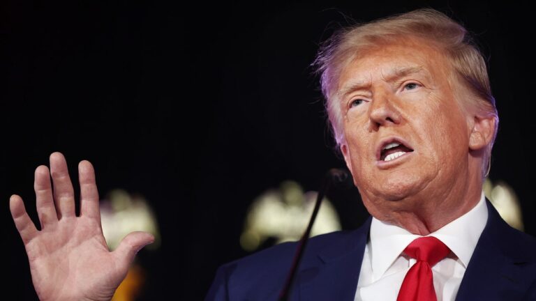 Trump remercie de manière effrayante les maris de ses partisans de leur permettre d'assister à ses rassemblements