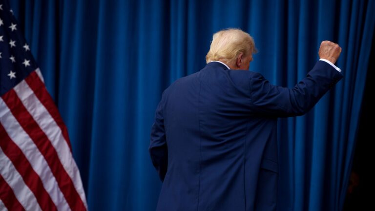 Trumpworld voit dans le soutien de RFK Jr. un moyen de freiner l'élan des démocrates