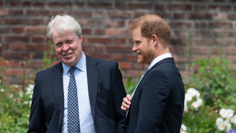 Le prince Harry aurait séjourné chez la famille de sa mère lorsqu'il est rentré chez lui pour un enterrement