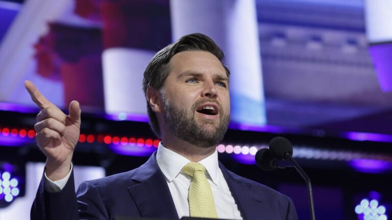 JD Vance affirme que la solution à la crise de la garde d'enfants est de demander aux grands-parents de le faire gratuitement