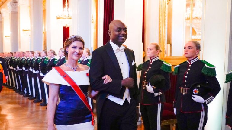 La princesse Märtha Louise de Norvège épouse Durek Verrett, qui se décrit lui-même comme un « chaman »
