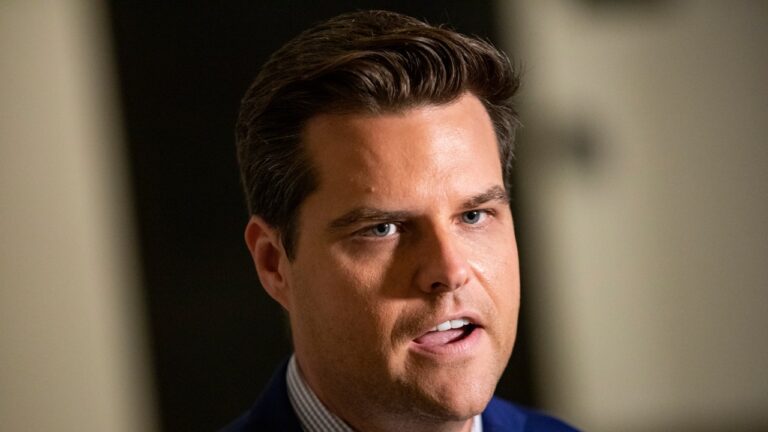 Le représentant républicain Matt Gaetz a assisté à une soirée sexuelle sous l'effet de drogues avec une jeune fille de 17 ans : documents juridiques