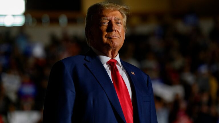 Trump bénéficie d'une nouvelle chance juridique et ne sera pas condamné pour les crimes liés à l'argent du silence avant l'élection