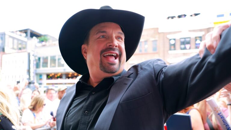 Garth Brooks accusé de viol et d'agression sexuelle par une ancienne maquilleuse