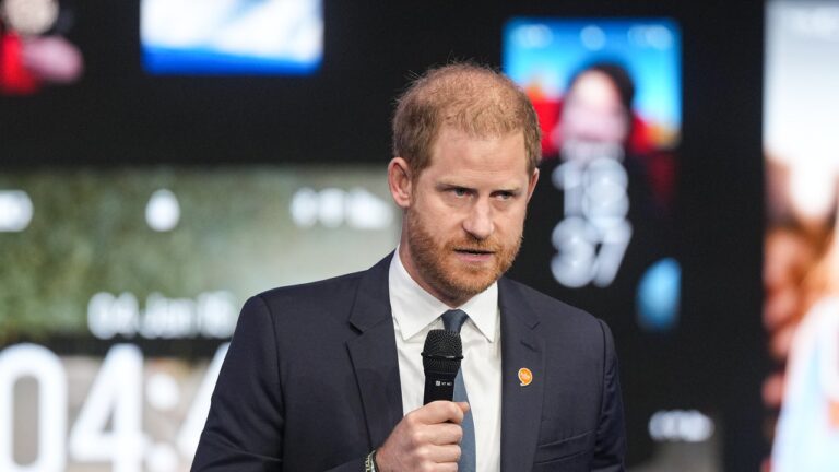 Le prince Harry affirme que le smartphone « vole l'enfance des jeunes »