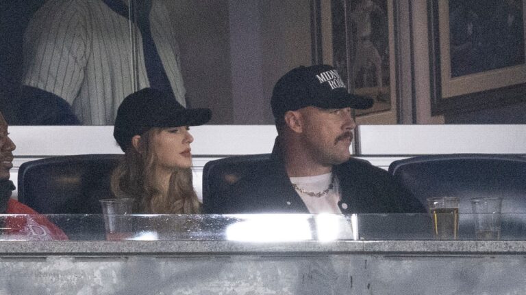 Taylor Swift emmène Travis Kelce au match de balle avant la reprise de la tournée Eras