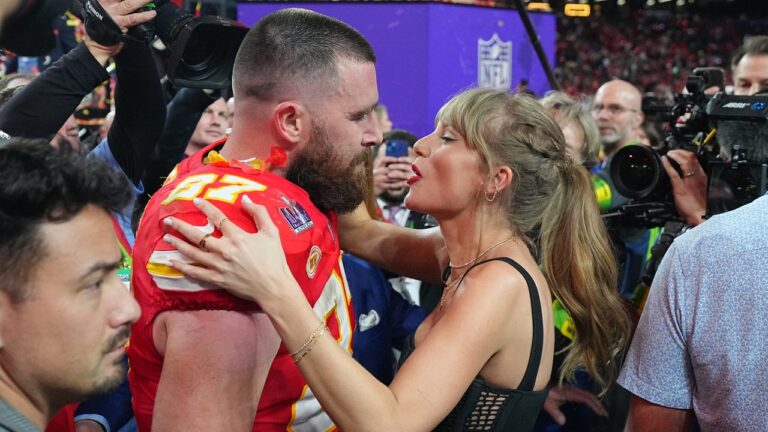Taylor Swift reviendra aux Chiefs Games, dit Travis Kelce en taquinant les fans