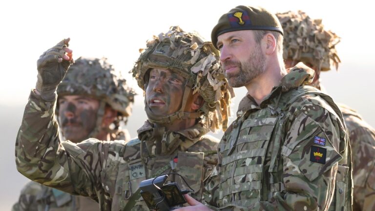 Le prince William laisse pousser sa barbe pour les vacances
