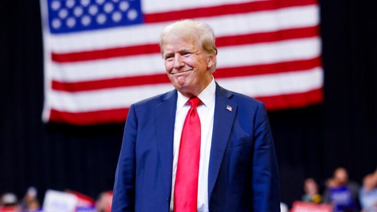 Le responsable de l'immigration de Trump propose une alternative à la séparation des familles : expulser des familles entières