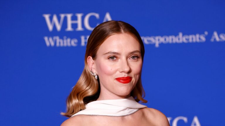 Scarlett Johansson rassemble les Avengers pour combattre Donald Trump