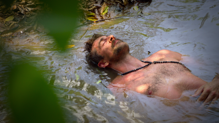 Aaron Rodgers s'évanouit complètement dans un nouveau documentaire époustouflant sur l'Ayahuasca