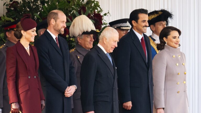 Kate Middleton et le prince William accueillent royalement l'émir du Qatar alors que la reine Camilla se rétablit
