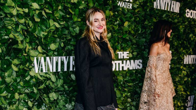 Shailene Woodley s'est relevée après la rupture d'Aaron Rodgers en embrassant les grands espaces